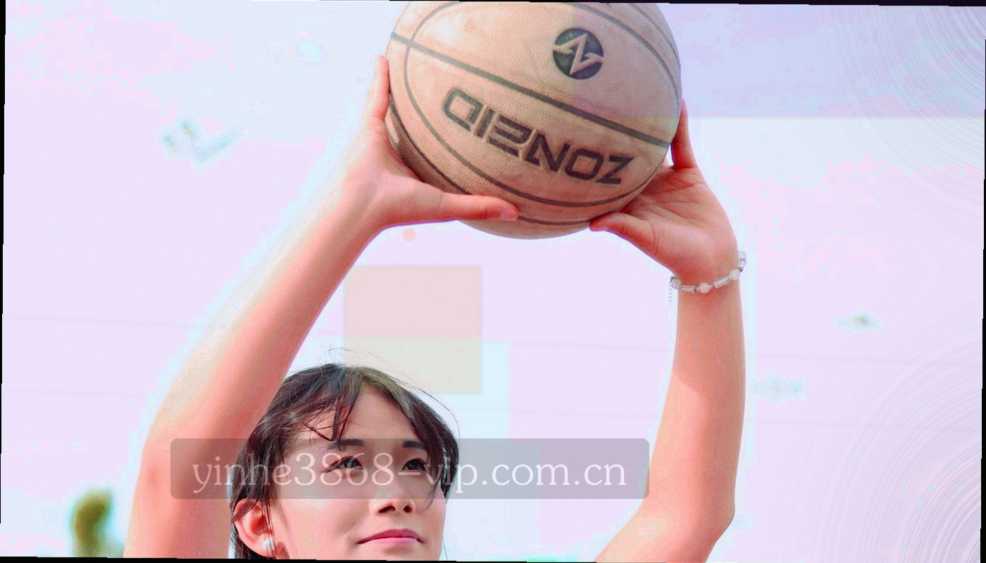 多个服务节点以轨道线连接的协作网络抽象图